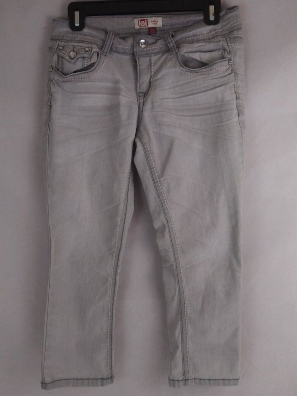 Lei Ashley Low Rise Women's Distressed Whiskered Jeweled Capri Jeans Size 7